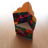 Galerie photo Une chaise-design à partir d'un cube en papier, classes de 6°